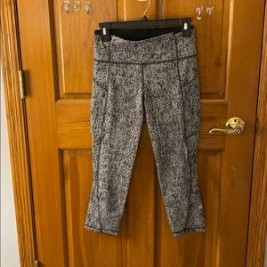 Black/White Lululemon Leggings with Pockets